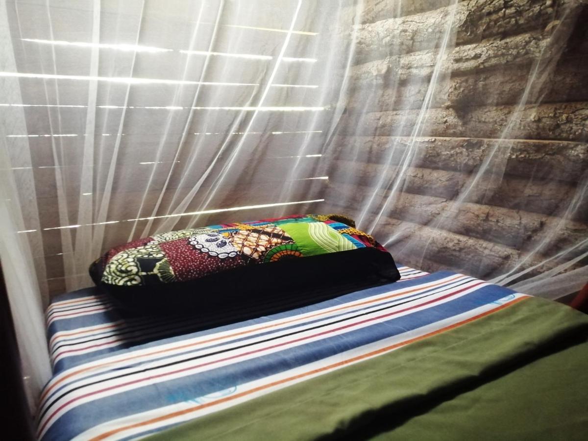 Murchison Backpackers Masindi Eksteriør billede